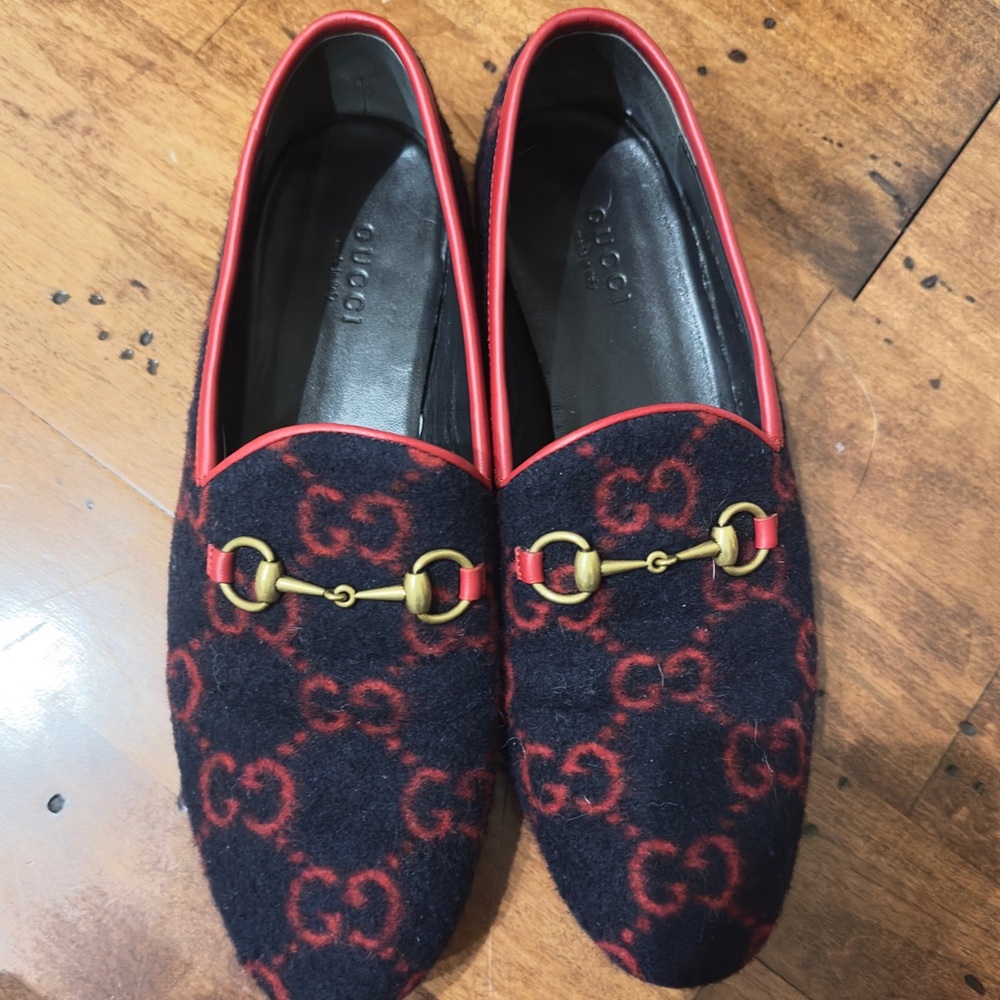 Gucci Jordan navy blue belt with red GG loafers
